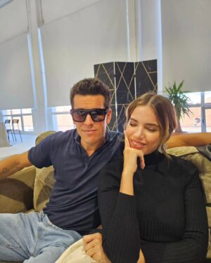 Millaray Viera Instagram - Este viaje ha sido reír hasta llorar con @mario_houses una y otra vez 🤣🤣🤣🤣