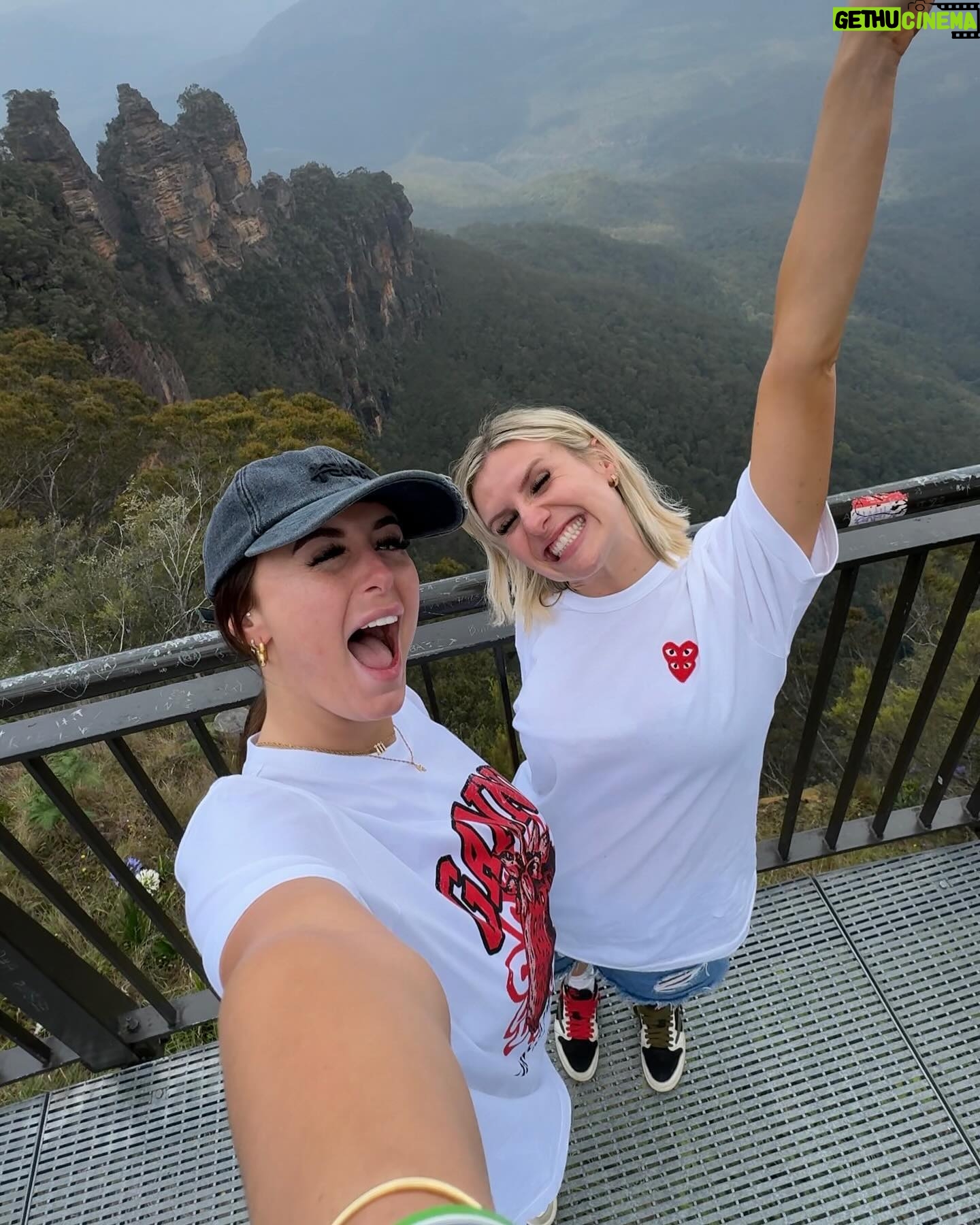 Millie Court Instagram - ok last one I promise… we just didn’t stop SMILING on this trip 🥹🫶🏼🇦🇺💕