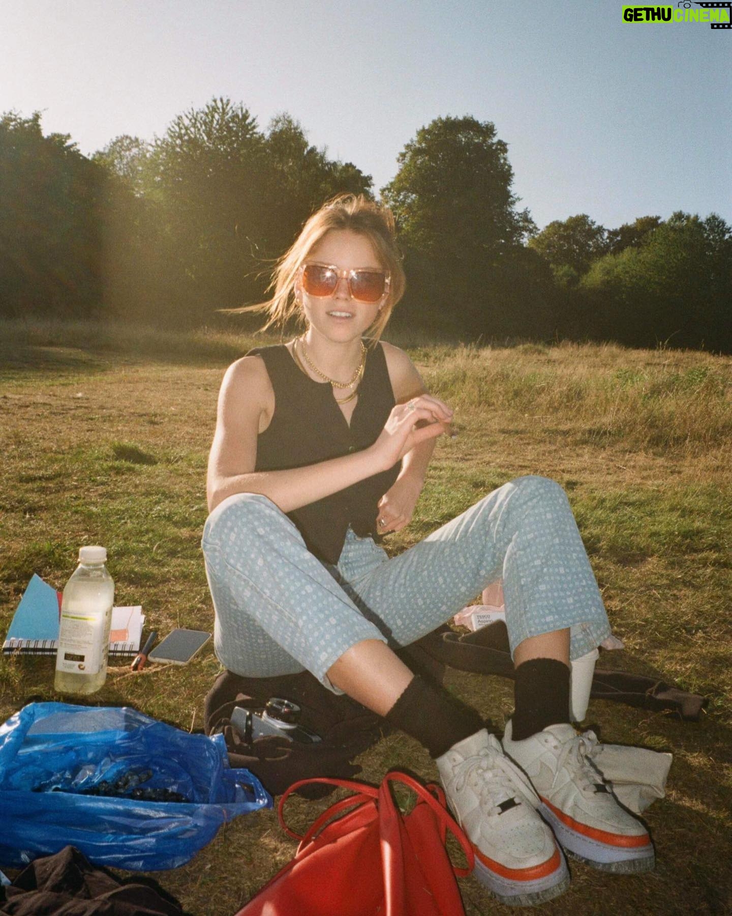 Milly Alcock Instagram - London in September. Snap @lucaward