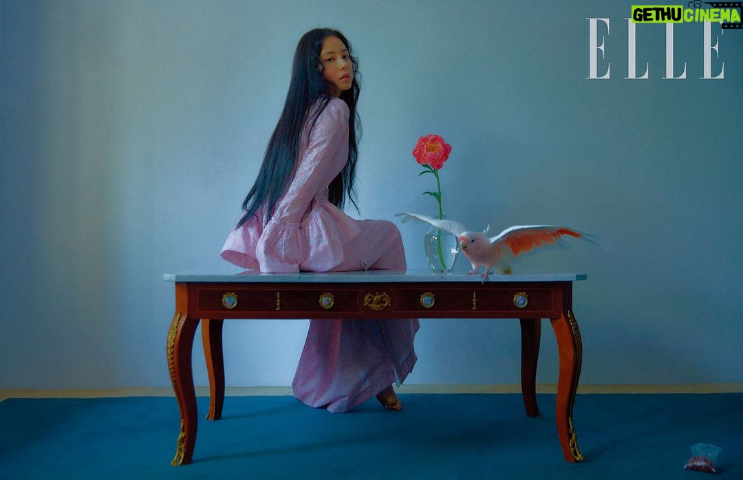 Min Hyo-rin Instagram - 앵무새야 나랑 친해지자🙀@ellekorea