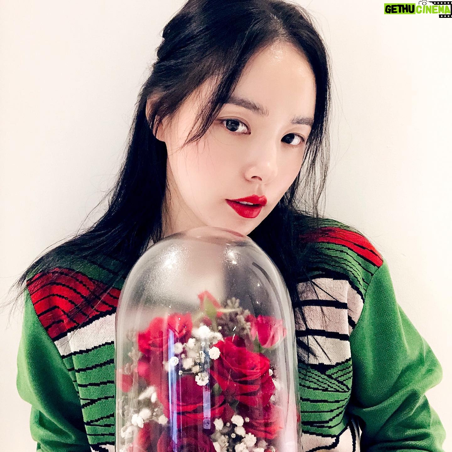 Min Hyo-rin Instagram - 🌹💋@diormakeup #rougediorultracare #울트라벨벳틴트 #999호 #ad