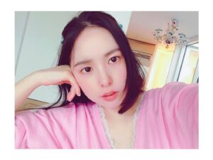 Min Hyo-rin Instagram - 🤍단발아니예용✌🏻🐰