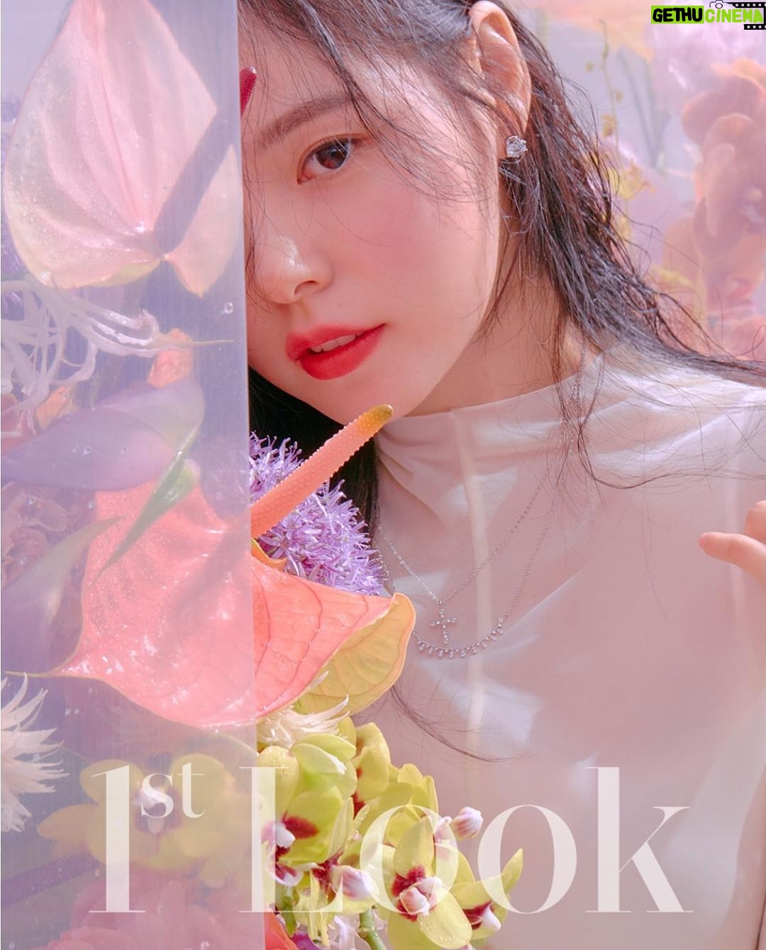 Min Hyo-rin Instagram - π±λ΄λΉμ²λΌ μ±κ·Έλ¬μ΄ 촬μ νμ κ°μ¬ν©λλ€ππΈβοΈ @1stlookofficial @diame_official