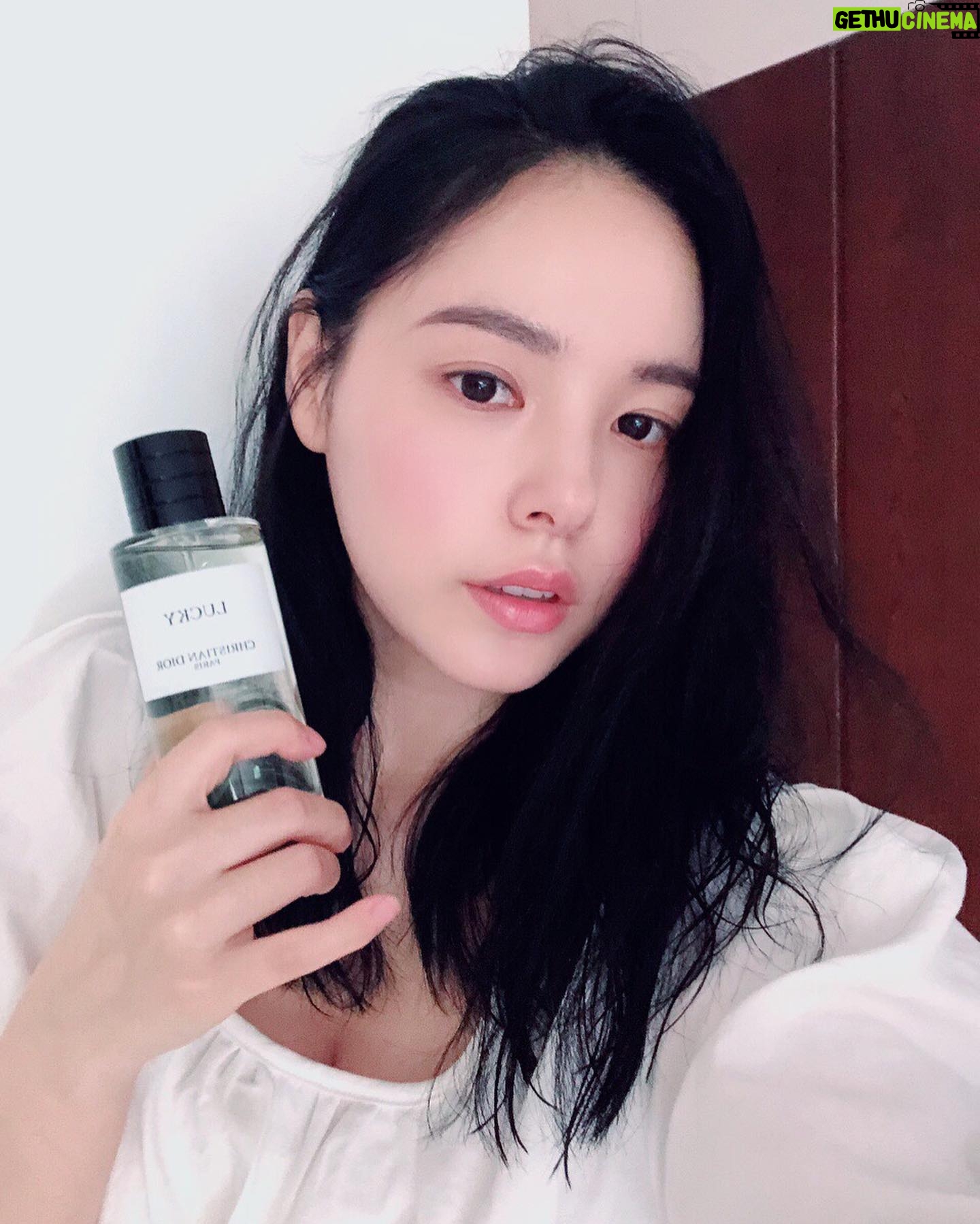Min Hyo-rin Instagram - ๐ฑ๐ฟ๐ My love Dior๐#๋ฉ์ข
ํฌ๋ฆฌ์ค์ฑค๋์ฌ#giftfromDior#AD