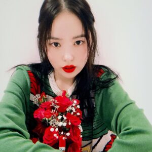 Min Hyo-rin Instagram - 똑같은 레드는 없잖아용??이힛✌🏻🌹💋🌹💋 @diormakeup #rougediorultracare
#울트라벨벳틴트 #999호
#ad
