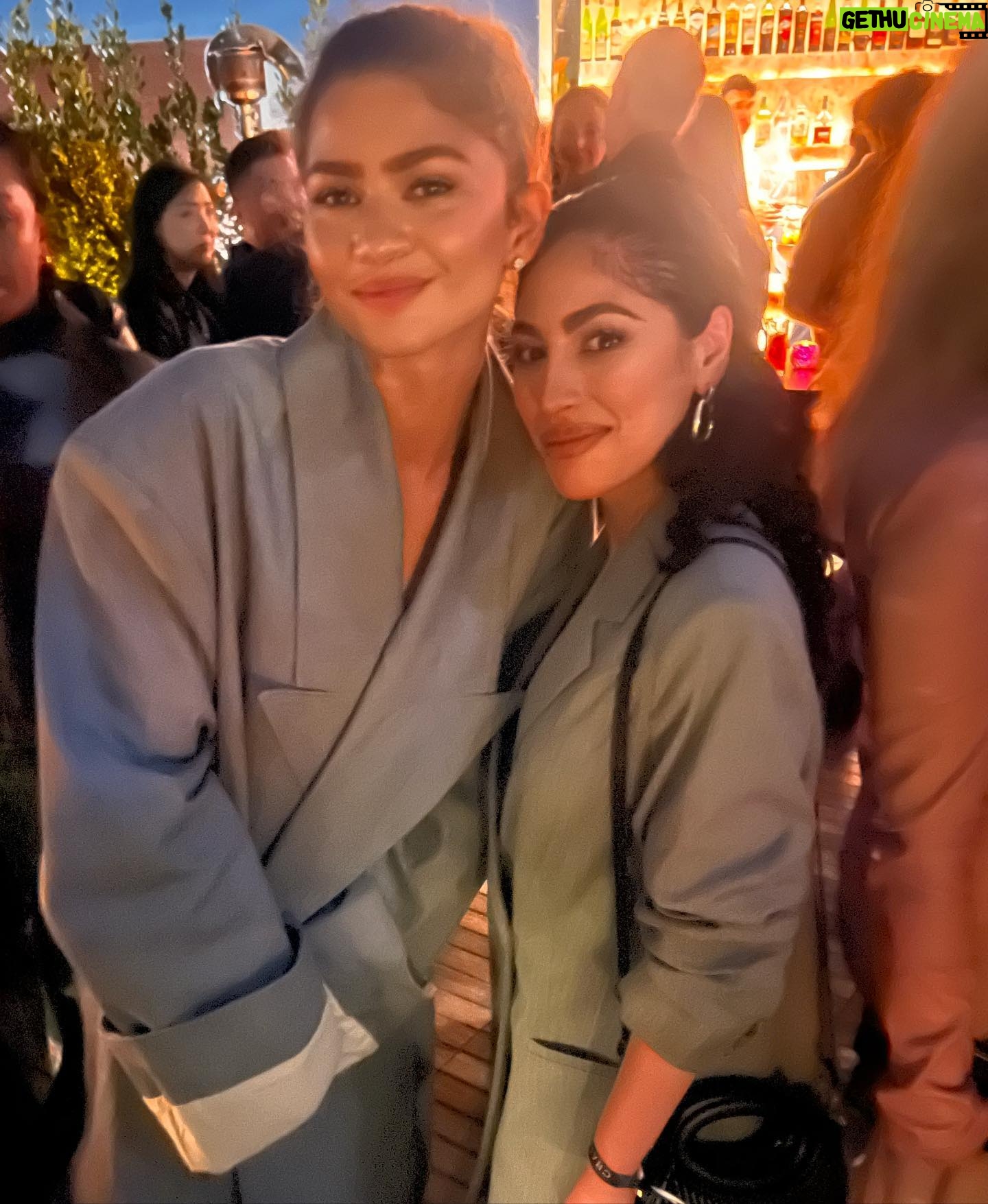 Mina El Hammani Instagram - Ayer en la premiere de @challengersmovie conocí a la reina @zendaya y disfruté de un peliculón acompañada de mi @lauramontesinos43 🤍 por mas aventuras juntas amiguita te amoooooo 🤍 @guerlain @mariaa.borras @tayriverabeauty 🌹🌹🌹🌹🌹🌹