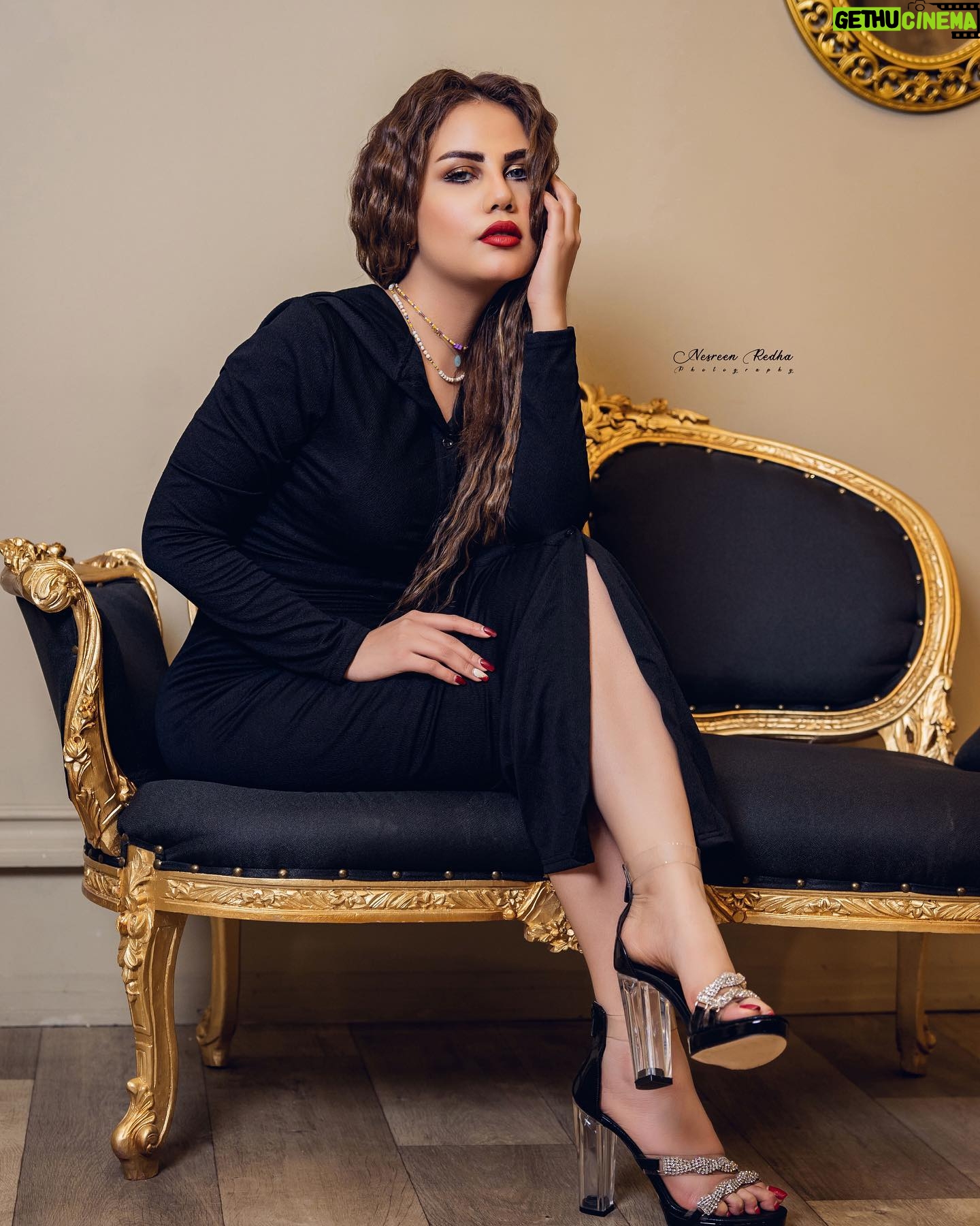 Mina Nour El Din Instagram - منو مثلي يعشق اللون الاسود 🐈⬛. . . . . . #العراق #العراق🇮🇶#اكسبلور_explore #العراق #العراق🇮🇶 #قطريات #السعوديه #الكويت #الإمارات #الاردن #سوريا #دبي #explore #instagram #snap #snäp #انستقرام #انستغرام #انستكرام #مشاهير #مشاهير_العرب #مشاهير_الانستقرام