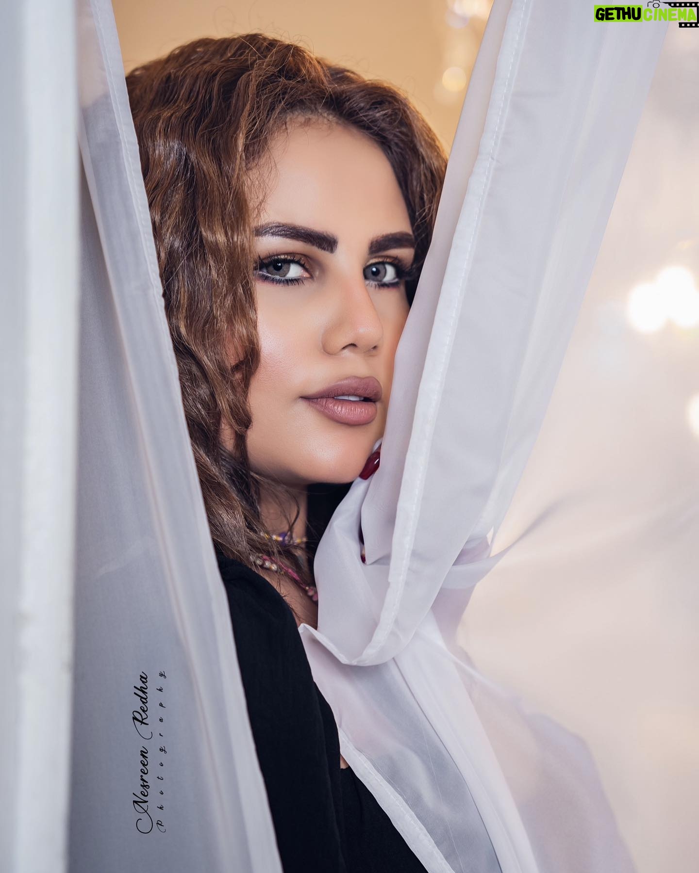 Mina Nour El Din Instagram - بعض القلوب تخجل أن تبوح ،لكن الأعين نواطق تقول الكثير. Taken by : @nesreen_redha