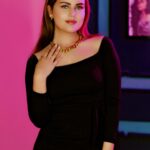 Mina Nour El Din Instagram - هُناك خُرافة تقول : إذا جَعلت ثلاثة أشخاص يبتَسِمون في اليَوم ستتحقق لك أمنية! يلا الكل يبتسم بسرعة 😡😂. #مينا_نور_الدين