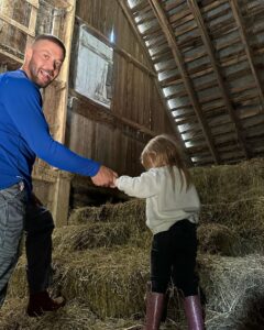 Mina Starsiak-Hawk Instagram - It’s this man’s 42 Birthday today 🤍 :::::: Happy Birthday to one of the strongest men, most amazing dads and ride or die partner I’m lucky enough to call my own! :::::: Let’s show him some love today y’all! 👇🏼👇🏼👇🏼