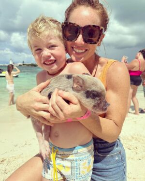 Mina Starsiak-Hawk Instagram - The Highlight Reel 🤍
::::::
What’s your thought on cruises??!? We haven’t written them off u#but this one was rough 😬