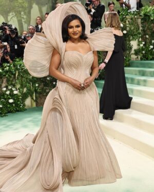 Mindy Kaling Instagram - The name of my gown was “The Melting Flower of Time”. I was so honored to wear the genius @gauravguptaofficial to the Met Gala this year. The cape was inspired by a blooming flower, and his signature sculptural techniques evoked the passage of time. Thank you Gaurav, @voguemagazine and the team of artists who designed my look! 🤍🤍🤍 
📸: @gettyentertainment