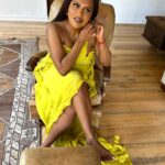 Mindy Kaling Instagram - Probably my favorite dress and even a little bare foot for the friendly perves 💕
