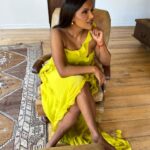 Mindy Kaling Instagram - Probably my favorite dress and even a little bare foot for the friendly perves 💕