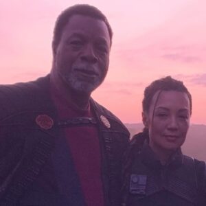 Ming-Na Wen Instagram - I was 37,000 ft up in the air when I found out about the passing of my beloved friend and our @themandalorian family member, @carlweathers.  I cannot believe this wonderful man is gone. 

I'm shocked and heartbroken. My condolences to his family, loved ones and fans. My husband was just hanging up the Apollo Creed figures I had Carl sign for him when I texted to find out what happened. I didn't have cell service up on the plane, just texting. Eric gave me the bad news.

I normally don't drink on a plane, but after a good cry, I made a toast to Carl. Hoping I was closer to him up in the skies as he shares laughter with other angels in Heaven.

RIP, Carl. I will miss your positivity, your generous heart, your humor and your friendship and guidance. You always brought joy and focus to our workplace. You had no BS. I wished we had a chance to work and play more. So fortunate to have been in your orbit. You were a gem of a human being with a naughty twinkle that I adored. I'm so sad. Just so so sad. 💔😢😪
