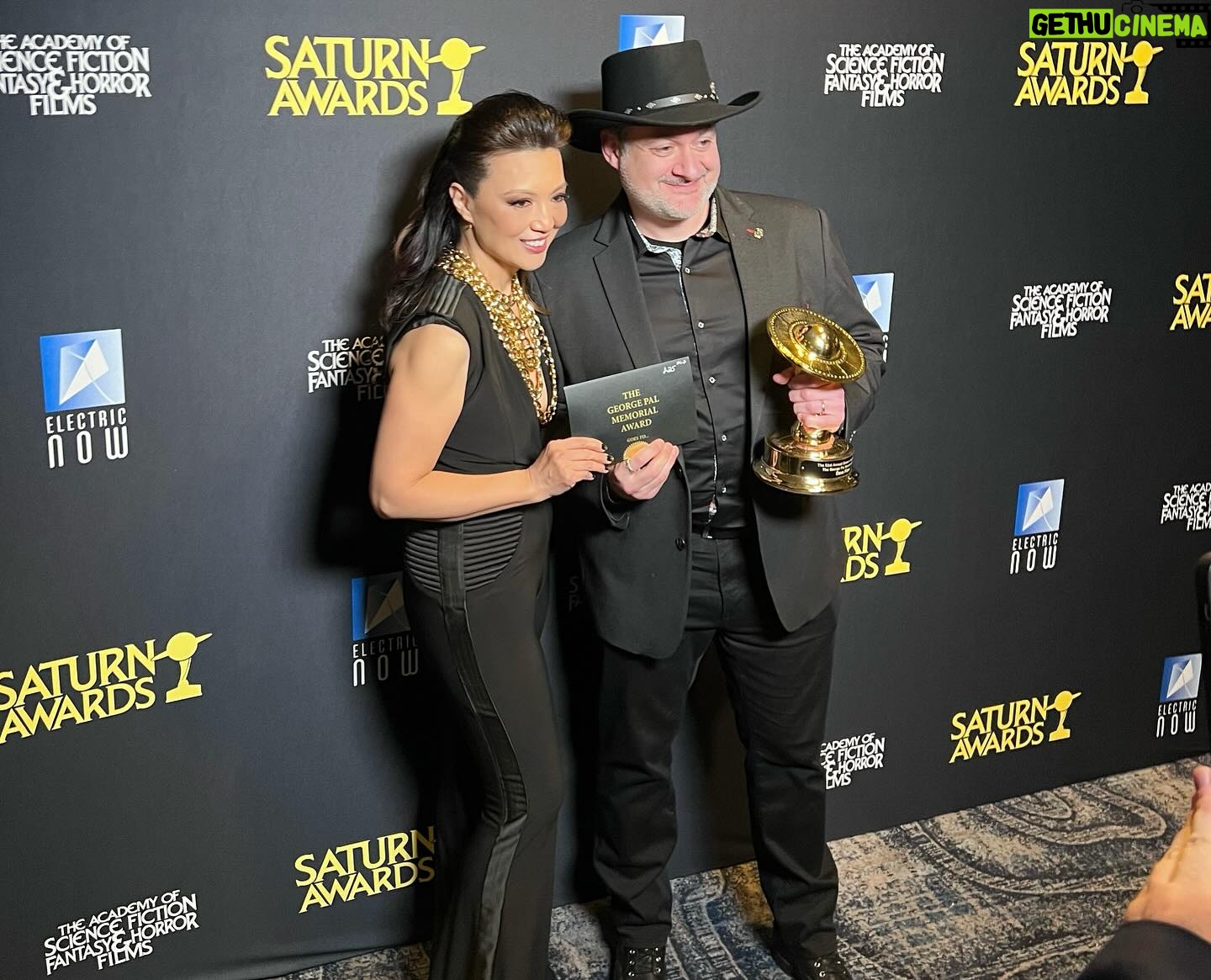 Ming-Na Wen Instagram - Congratulations to my pal, @dave.filoni for his well-earned and much deserved #georgepalmemorialaward. It was a wonderful honor to present him with the award. Repping #MtLebo and #Pittsburgh!!π€π Congrats to our incredible @badbatchseries gang for their @saturnawards win last night!! Also congrats to all the nominees and winners too! What a fun and extraordinary night! Completed my #disney worlds chatting with@marvel's #kevinfeige in the green room. Highlights of the event for me was meeting @jamescameronofficial and @official_jodiefoster_! Two incredible talents and people I've loved and admired for decades! Their body of work have had major influence and impact in my life. An emotional night too with the tribute to @thereallancereddick and the first award in his name given to #keenureeves. Keenu was very touching in his speech. Love to Lance's wife, Stephanie, and their family who were there for the tribute. I gave a little tribute to our Mando member, @carlweathers, during my presentation to Dave. Just felt apropos. Hope he was up there watching. ππΌβ€οΈ Great job hosting, @joelmchale, my birthday twin!! You were so funny and made it a joyful night. And thank you for being such a cheerleader backstage. This introvert truly appreciated your support. π₯°