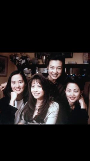 Ming-Na Wen Instagram - Kicking off the holidays with my #JoyLuckClub sisters! 

Thanks for hosting the fab dinner and getting us all to do this, Lauren & Curt! Thanks Ollie for doing the video! You're an awesome instagram/Tiktok son!😂

Happy Holidays!!💚❤️💚

#FriendsForever