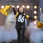 Ming-Na Wen Instagram - Not the outcome we wanted tonight, 😪but it was still an exhilarating homecoming to be on the field with the @steelers and my family and friends! ☺️ 👏🏼🖤💛 Great to meet the Rooneys, see my buddy @mrpatrickfabian and meet the members of @styxtheband. Being on the field was such a high! Thank you to Dave Hoss, John Wodarek and Noah for making this a most awesome experience! The fans rocked the towel twirl and I loved seeing them continue to cheer #theSteelers on with pure devotion and passion! But even though they rallied, no go tonight. 😪 Next one! 🖤💛🖤💛