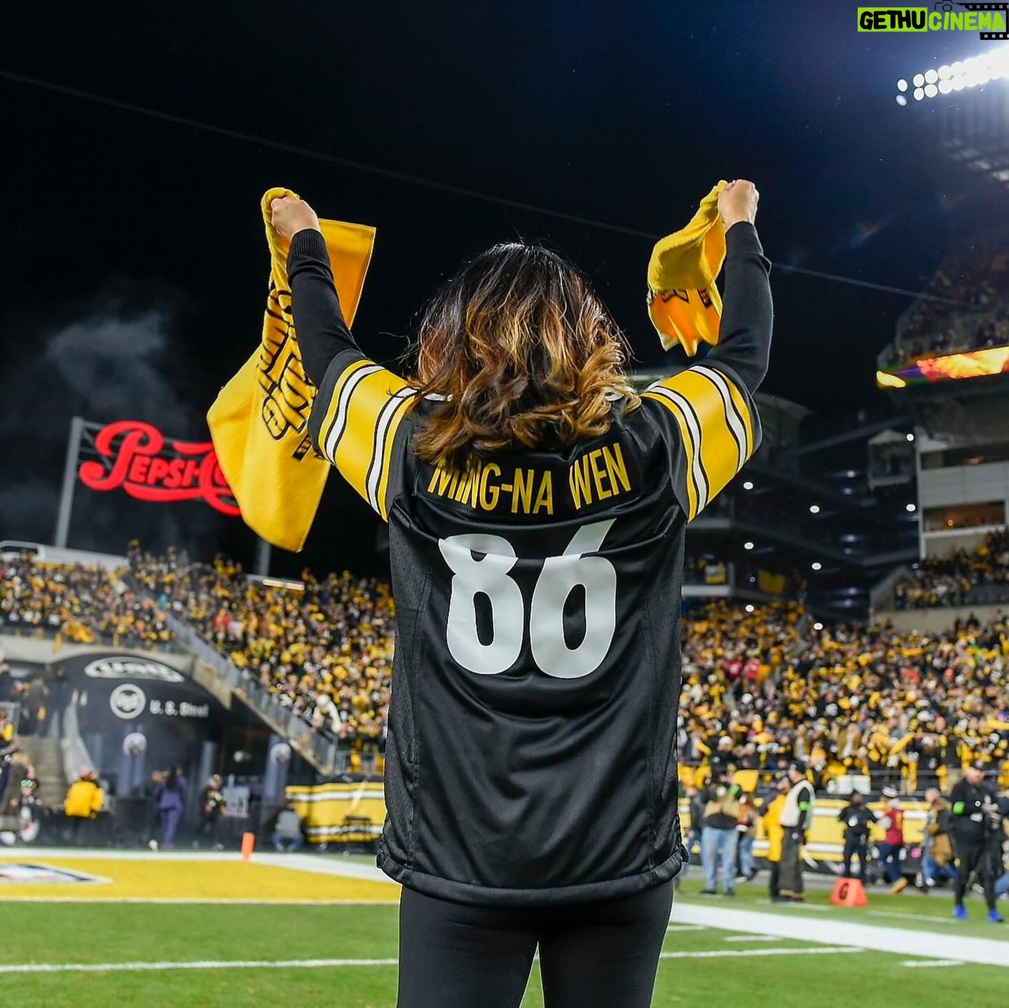 Ming-Na Wen Instagram - Not the outcome we wanted tonight, πͺbut it was still an exhilarating homecoming to be on the field with the @steelers and my family and friends! βΊοΈ ππΌπ€π Great to meet the Rooneys, see my buddy @mrpatrickfabian and meet the members of @styxtheband. Being on the field was such a high! Thank you to Dave Hoss, John Wodarek and Noah for making this a most awesome experience! The fans rocked the towel twirl and I loved seeing them continue to cheer #theSteelers on with pure devotion and passion! But even though they rallied, no go tonight. πͺ Next one! π€ππ€π