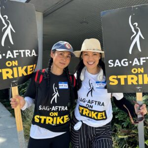Ming-Na Wen Instagram - Hello, family of agents. 
🥰❤️🥰
#solidarity👊🏼
#picketline
#sagaftrastrike #sagaftrastrong 
#wgastrong