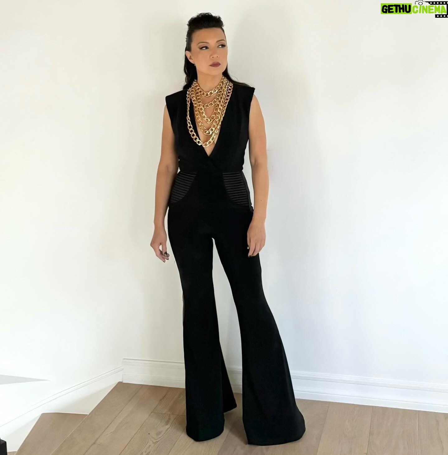 Ming-Na Wen Instagram - I LOVE this look!! See the slight homage to Fennec Shand?π€π§‘ π€πΌ We definitely rocked and rolled yesterday to get this look onto the @saturnawards red carpet yesterday! After an all day at #megaconorlando Sat, I flew back very early yesterday morning and my glam squad whipped a super jetlagged and sleep-deprived MamaMing into shape. Love and endless thanks to @suzannaqface and @hair.by.shaysanfordfong for giving me face & hair glam. Thank you @laurendemiranda for all your help, especially in assisting me in the ladies' room when I needed to get in and out of this jumper to pee!π Soooo glamorous!!ππ