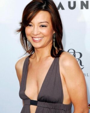 Ming-Na Wen Instagram - Looking at photos of me when I had short hair. 

It's so damn HOT🥵in LA right now! I want to chop off my hair!💇🏻‍♀️

Please help me pick a style. Bangs or no bangs? I can't decide. Or should I leave it long? 🤷🏻‍♀️ 🤷🏻‍♀️🤷🏻‍♀️

#indecisive #haircut #hairstyle