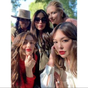 Minka Kelly Instagram - anatomy of a selfie 🍷 
repost @lindsayjprice