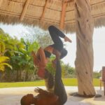 Minka Kelly Instagram - progress. lesson #2. best acroyoga teacher in the game. thank you, @andrew7sealy 🙏🏼
