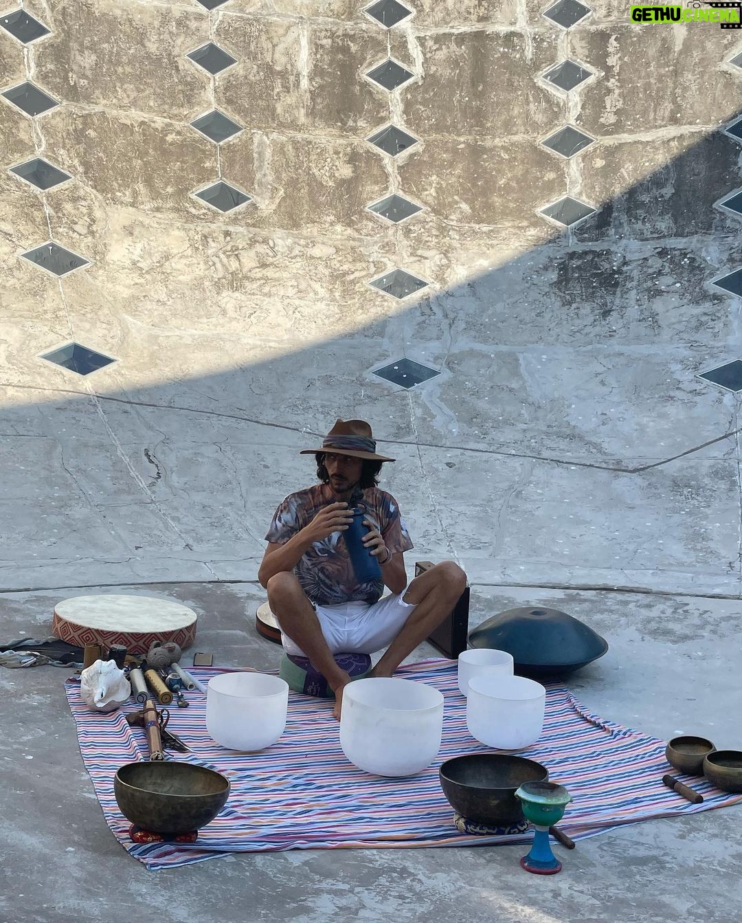 Minka Kelly Instagram - woke up from a dream of a sound bath meditation at sunset in the copa. 😌🙏🏼 Copa del Sol