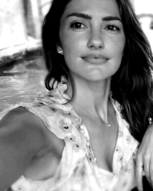 Minka Kelly Instagram - This is very sweet.
Challenge accepted, @zoe.winkler.reinis & @anitakojewelry. 
I love and miss you both dearly.
Loving and supporting women all day every day. #womensupportingwomen ❤️🌹