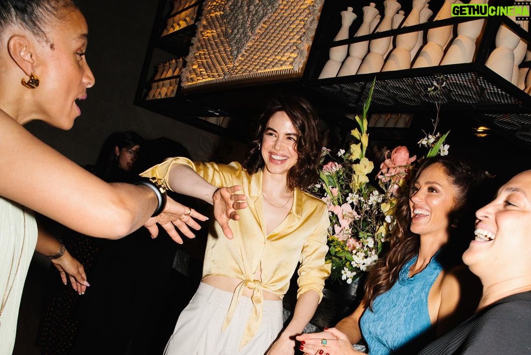 Minka Kelly Instagram - Cheeks still hurt from smiling and laughing celebrating the book launch with my Brooklyn family that I miss every single day!!! My girls really outdid themselves. Thank you for making me feel so damn loved!!! And major thank you to @claseazulofficial for hosting us! I’ll never forget this night. Thank you Estelle, Erin, Fiana and Lydia for making this night happen. I’m still on cloud 9 and I miss you all already 😭♥️