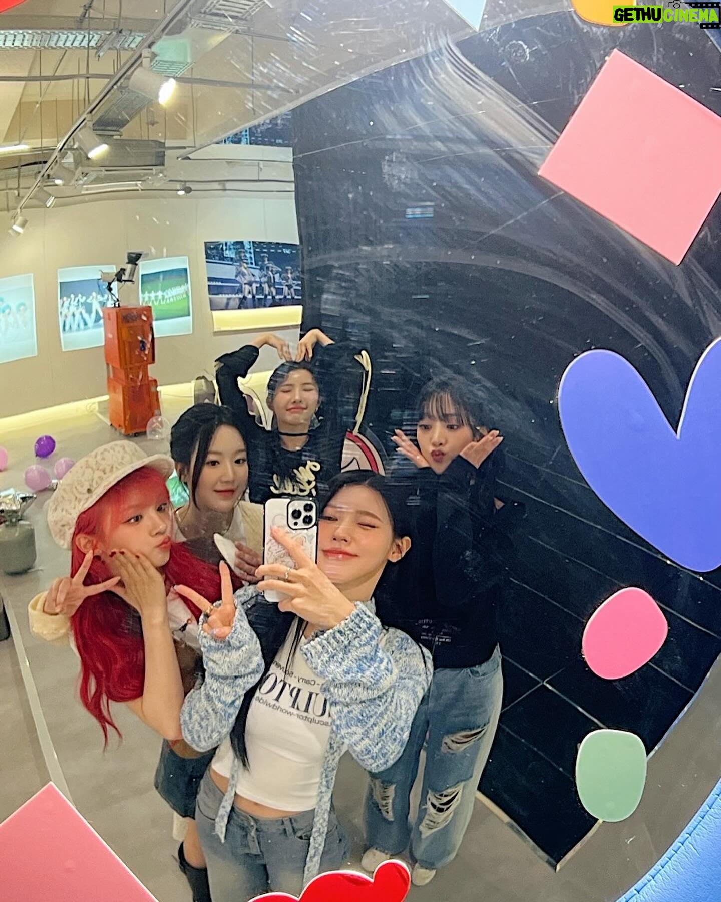Minnie Instagram - HAPPY 6TH ANNIVERSARY💜 아이들이 6살됐어요!!🥳🫶🏻🎂 많이많이 사랑해🤪🫰🏻🎉