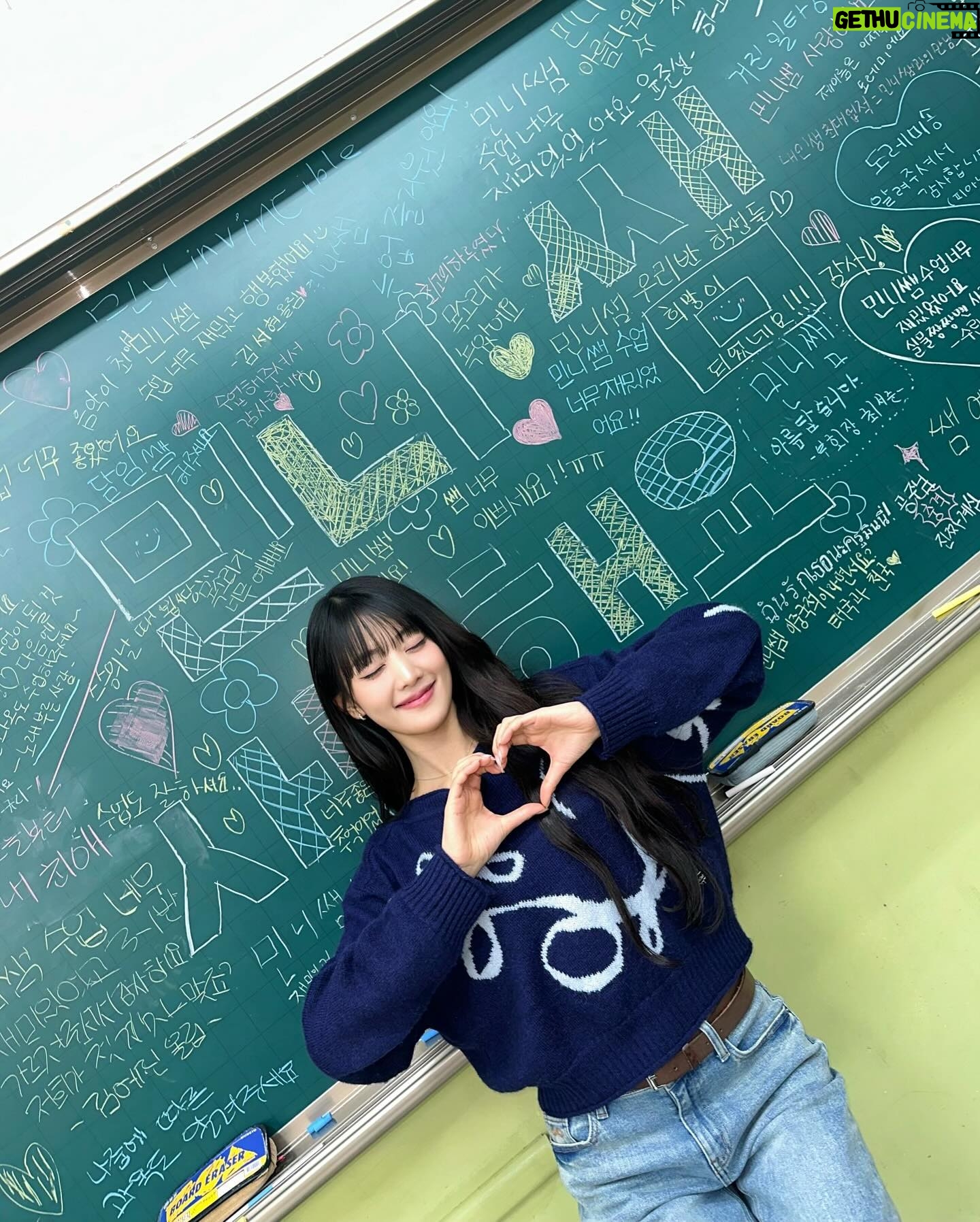 Minnie Instagram - My Favorite Teacher EP3π 3νλ
1λ°μΉκ΅¬λ€~ μ μλμμ
μ λ€μ΄μ€μ κ³ λ§μμπ©π»βπ«ππ»π λ무λ무 μ¬λ°κ³ ν볡ν μκ°μ΄μμ΄μ! π€π«Άπ»πΆ