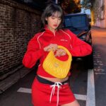 Minnie Instagram – Wandering💛❤️ 
#AD #MiuMiu #MiuWander