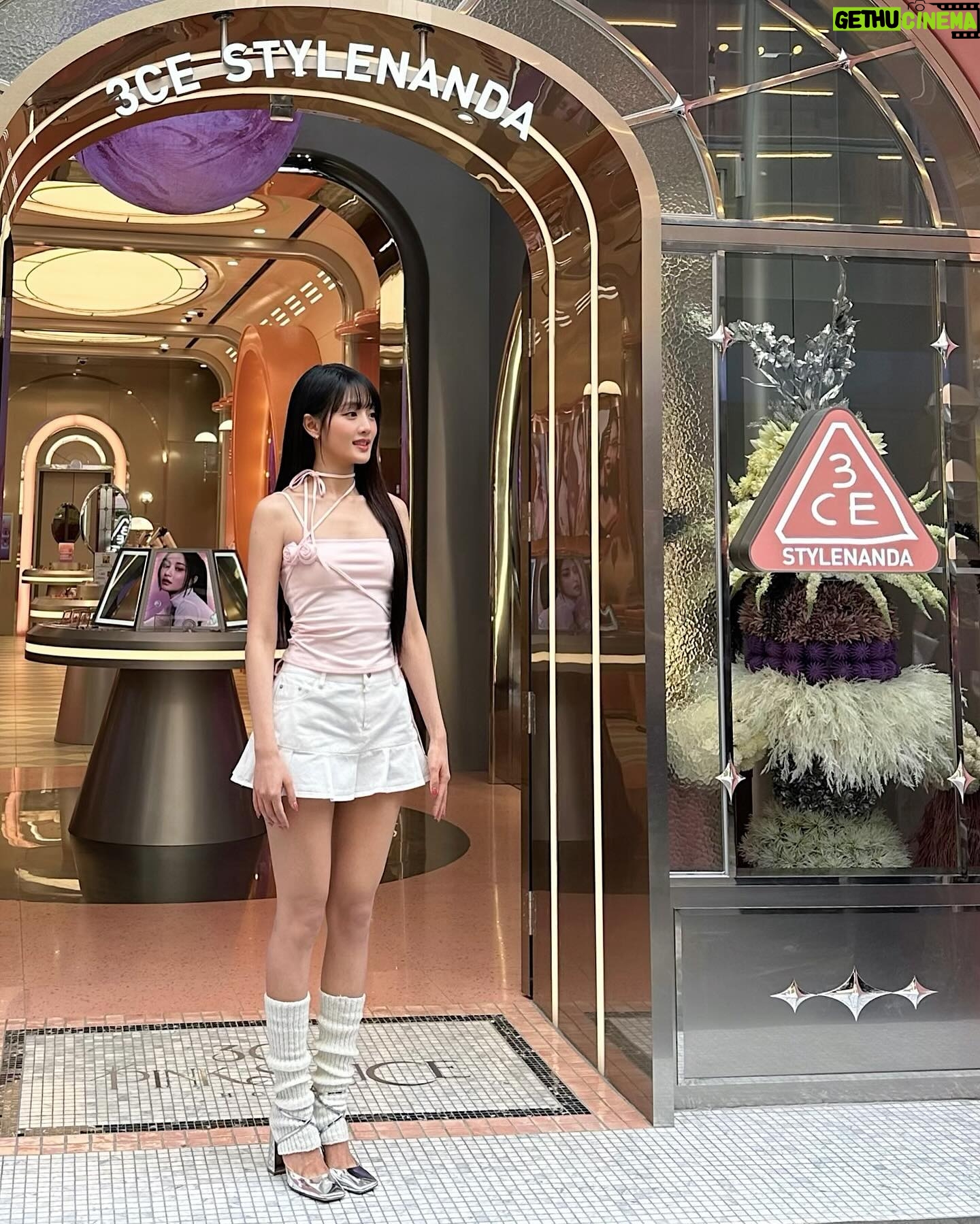 Minnie Instagram - Falling in love with this beautiful place! ๐3CE Pink Space Hotel๐ ๋ง์ด ๋๋ฌ ์ค์ธ์ฉ~