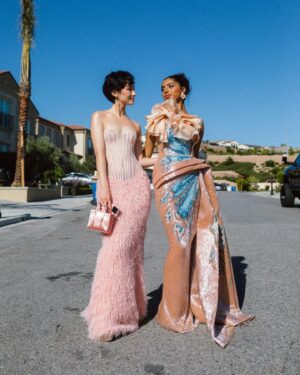 Minnie Mills Instagram - Always an honor @goldhouseco <3 thanks for a golden night ✨

Big big thanks to my wonderful team:

Styling: @sarahslutsky asst. @carlee___ @miacstella 
Makeup: @danielcoronadobeauty 
Haircut: @danawillcutyou 

Photos: @cxchoi