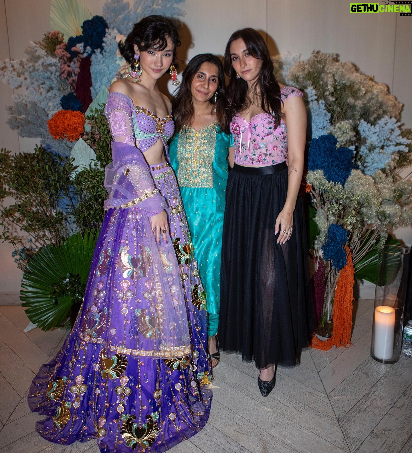 Minnie Mills Instagram - Last week I had the honor of hosting Diwali again with my beautiful friends @diti22 and @shilpay 🪔✨ Truly a special night and a much needed reminder of the light, goodness, and wisdom that exists within a world that can be so dark. Big thank you to @lexususa for helping make this night happen #sponsored