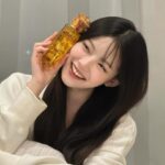 Mint Suchada Sonpan Instagram - #เคล็ดลับผมผี พูดไปรอบที่ร้อย ว่าน้องคนนี้เค้าดีจริงๆ 🧖🏻‍♀️💐 คู่หูผมสวยยยที่ขาดไม่ได้ L’Oreal Paris Elseve Extraordinary oil ที่ใช้จริง ใช้อยู่และใช้ตลอดไป เพราะเค้ามีส่วนผสมจากน้ำมันสกัด 6 ชนิดช่วยบำรุงผมอย่างล้ำลึก ใช้แค่ 1 ปั๊ม ผมก็สวย ไม่ชี้ฟู ไม่ทำให้ผมมัน ที่สำคัญ กลิ่นหอมสุดๆ อย่าลืมไปซื้อกันน้า #LorealParisTH