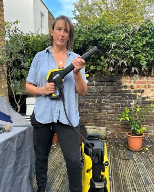 Miranda Hart Instagram - Having a marvellous time with my @karcher_uk ! I don’t usually do gifted ads but when someone asks if you want a jet washer and you know it works and means you can pose James Bond style then yes please #giftedad #karcher