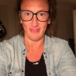 Miranda Hart Instagram - Somebody is pleased with their side cross necklace from @lllovesuk ME! IAM!