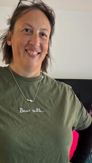 Miranda Hart Instagram - Career high on two counts….
Wearing the @themirandashop bear with tee shirt and, well, please to watch…
Go Amy!
#suchfun