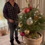 Miranda Hart Instagram - 10 years later. Smaller tree, bigger bosoms, still got it. 🤣🎅🎄