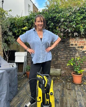 Miranda Hart Instagram - Having a marvellous time with my @karcher_uk ! I don’t usually do gifted ads but when someone asks if you want a jet washer and you know it works and means you can pose James Bond style then yes please #giftedad #karcher
