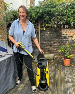 Miranda Hart Instagram - Having a marvellous time with my @karcher_uk ! I don’t usually do gifted ads but when someone asks if you want a jet washer and you know it works and means you can pose James Bond style then yes please #giftedad #karcher