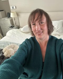 Miranda Hart Instagram - Just an over-sized lady feeling snug on an over-sized bed in her new scrumptious over-sized cardigan feeling over-sizedly excited about life (and an under sized dog). Cardigan is @joanieclothing Really recommend. Planet friendly. Larger size friendly. Price friendly. #joanieclothing