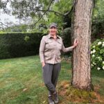 Miranda Hart Instagram – She’s smiling in the rain. 
She’s talking about herself in the third person. 
She’s wearing a new jacket that makes her feel like a cross between a gardener, a landgirl and Indiana Jones. 
 Important details of why I share here:-

British outerwear brand @TROYLondonUK has teamed up with @CountrysideFund by releasing a selection of their best-selling Tracker Jackets individually embroidered with The Prince’s Countryside Fund logo and donating £50 from each sale to the charity through the summer. These 100% cotton jackets are a great summer layer for those looking to support the vital work of the PCF to support farming businesses, rural enterprises, and provide training opportunities for young people.