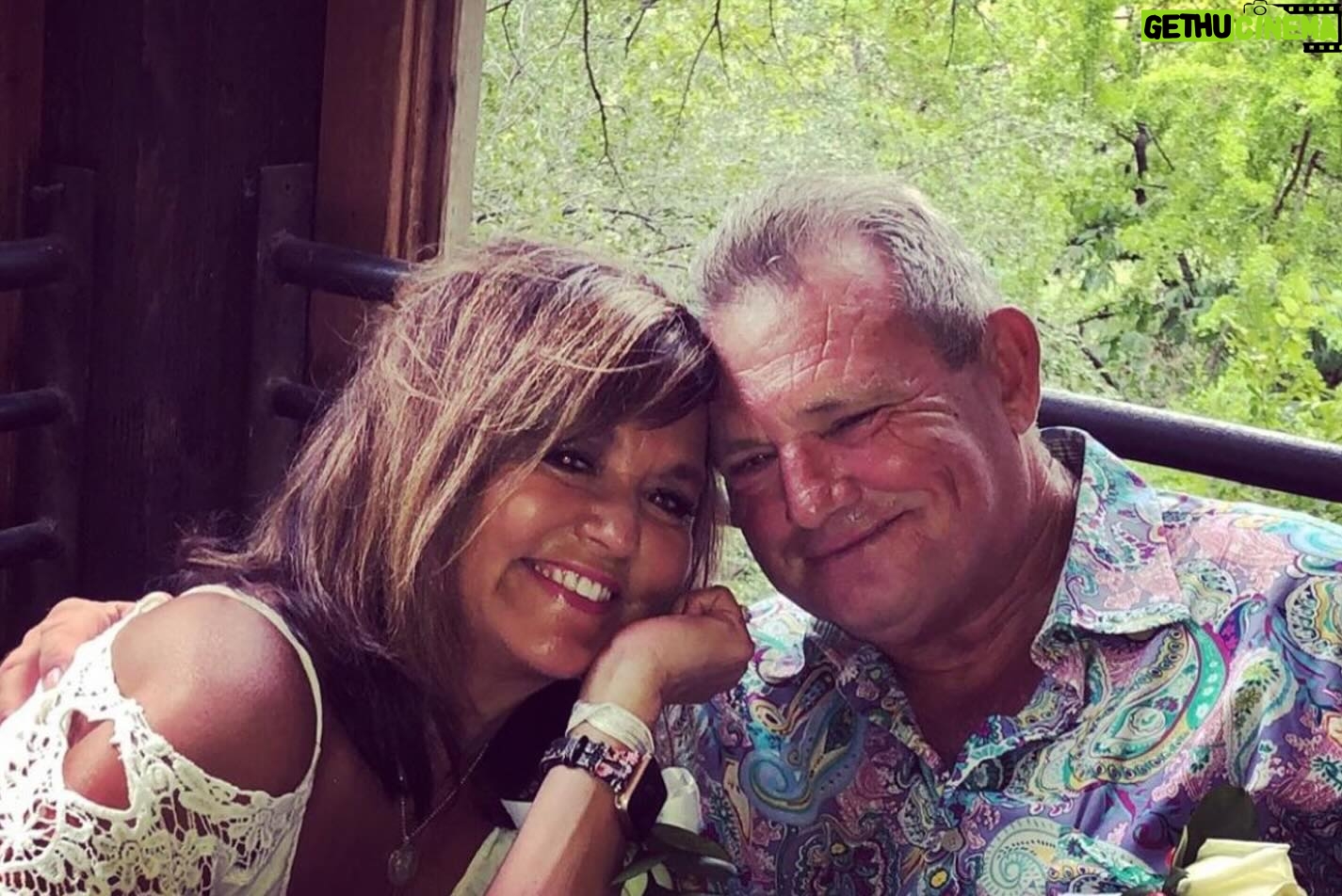 Miranda Lambert Instagram - 3 Generations ❤️ Happy Valentine’s day Love you @brendanjmcloughlin