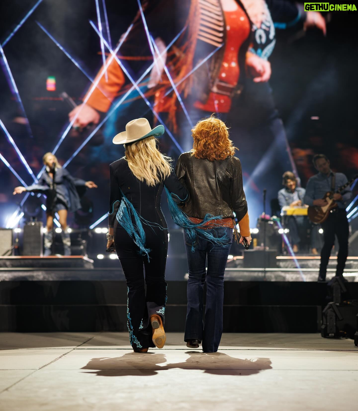 Miranda Lambert Instagram - Reba at stagecoach y’all. 🤯🤩Thank you to my hero and friend for coming out here as my special guest. I’ll never forget it. She brought all the fire 🔥. 📸 @jeffjohnsonimages Stagecoach Festival