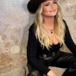 Miranda Lambert Instagram - wanted by the law but the laws don’t apply to me… Ps: I’ve got y’all covered for last minute gifts…tickets to my Las Vegas residency are delivered instantly 😘🎁❤️ 📸 @moanilee Las Vegas, Nevada