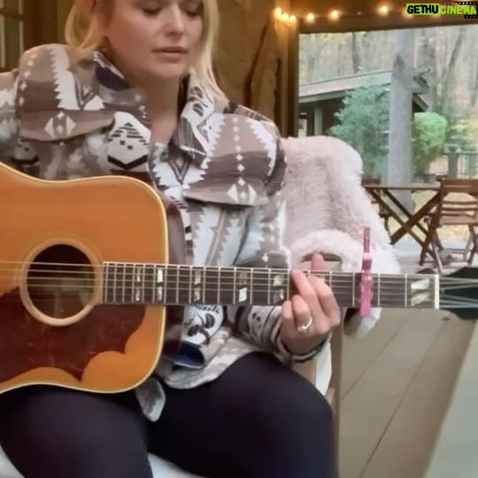 Miranda Lambert Instagram - if we make it through december ❤️🎄💚